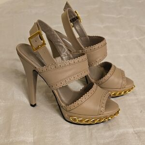 Milano Bags Tan Heels with Gold Accents